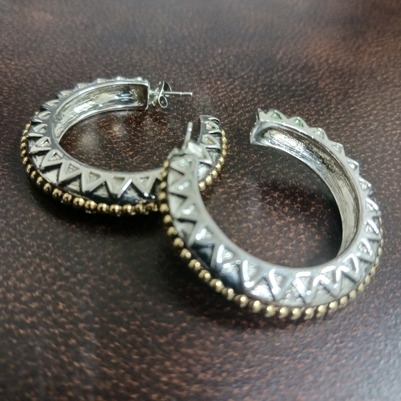 NWOT Chicos Hoop Earrings Silver and Gold Two Tone Ribbed Retro post back - Picture 8 of 16